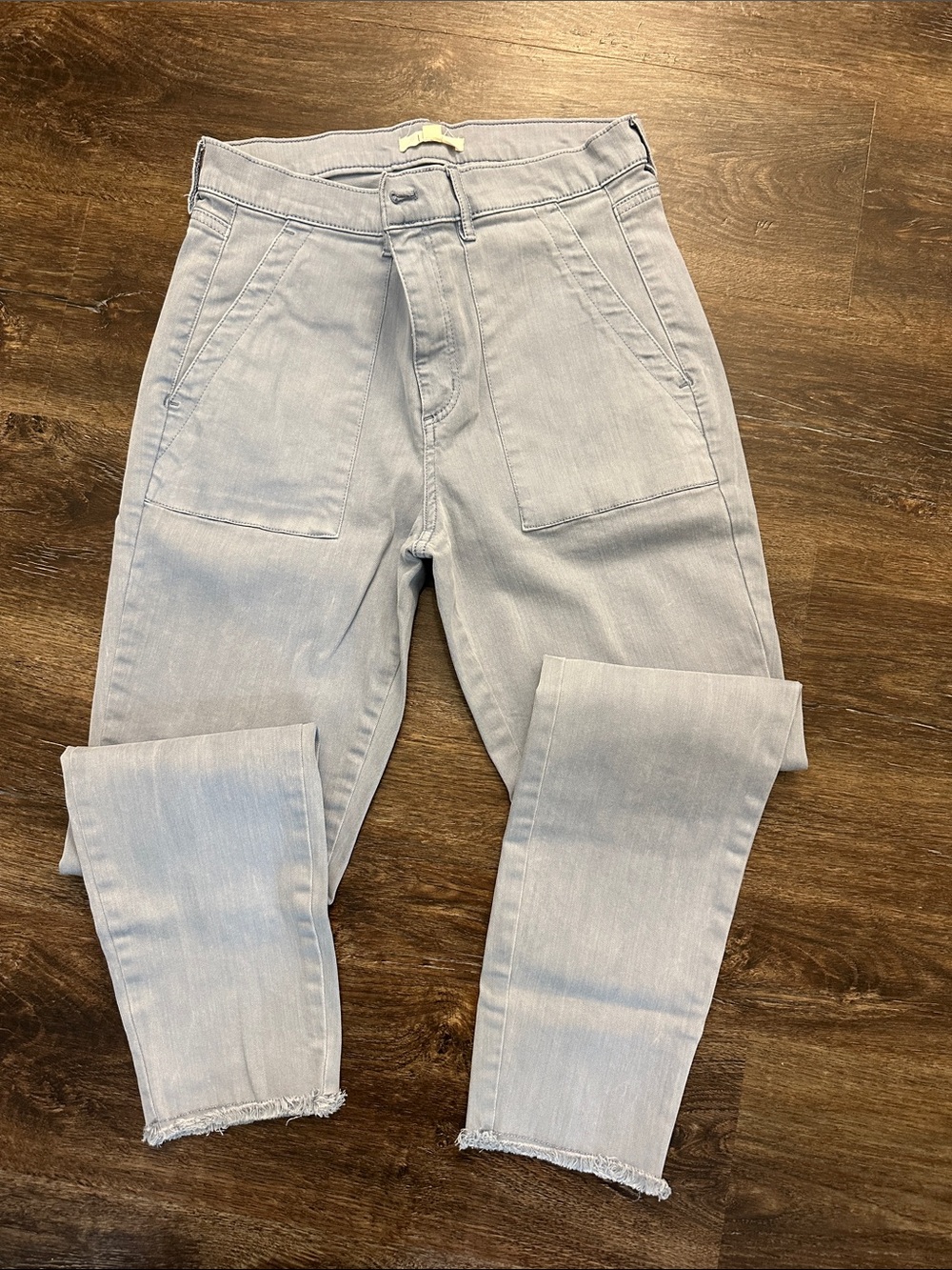 Women's Light Wash Jeans with Front Patch Pockets